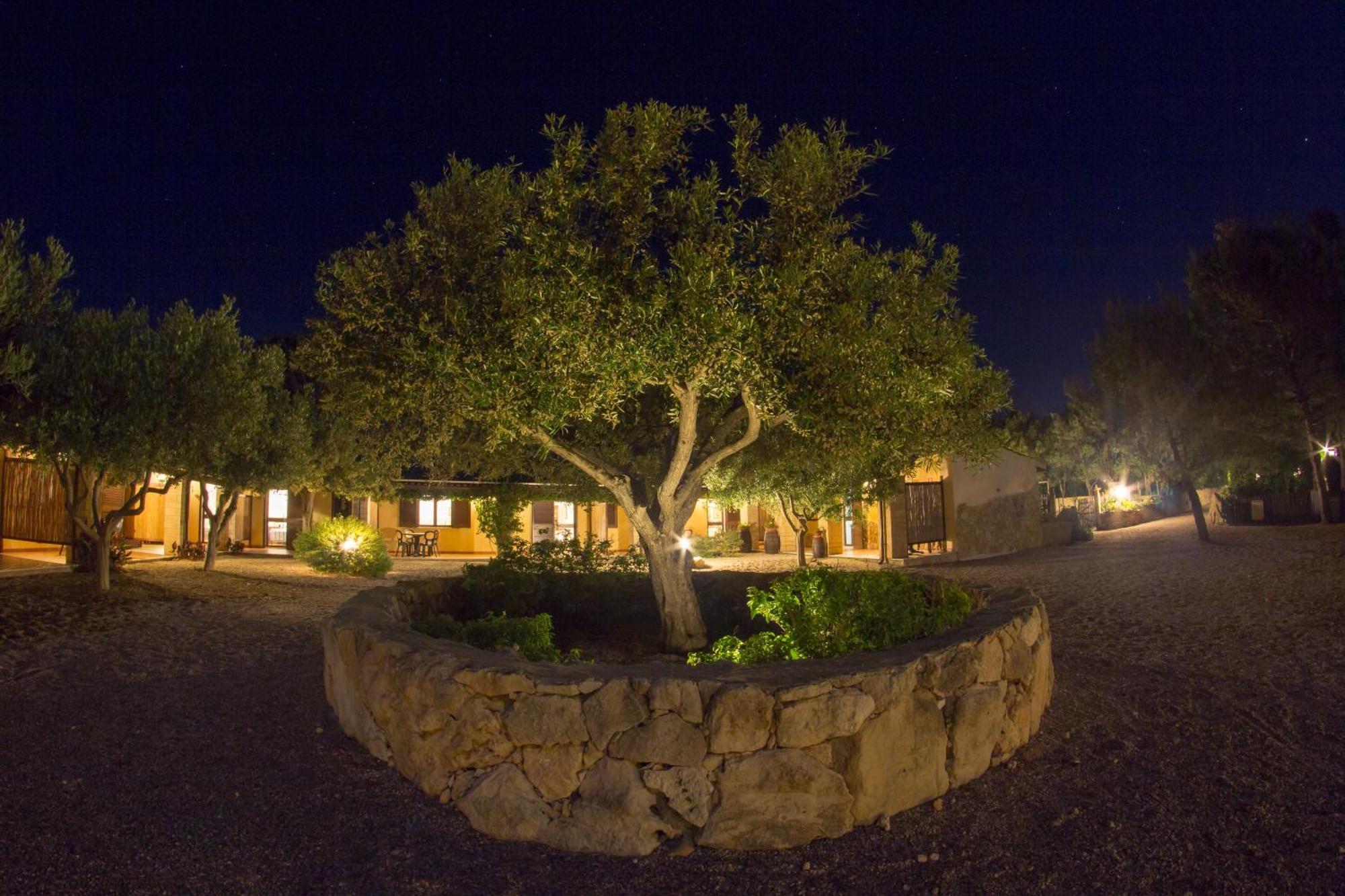 Albergo Residenziale Menhirs Putzu Idu Buitenkant foto